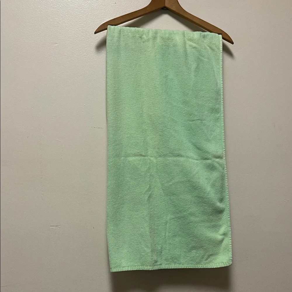 Mint Green Vintage Bath Towel 🛁